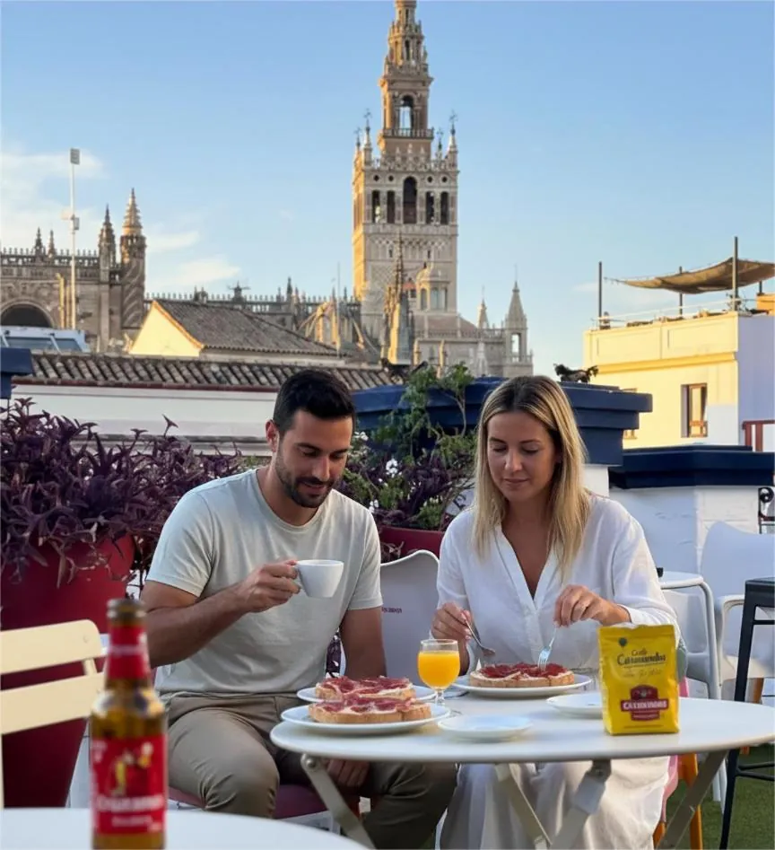 Junto a la Catedral, el Alcázar y el Archivo